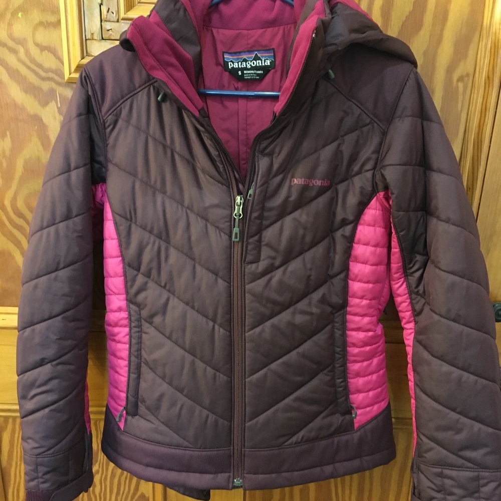 Women’s Patagonia puffer zip up jacket size small